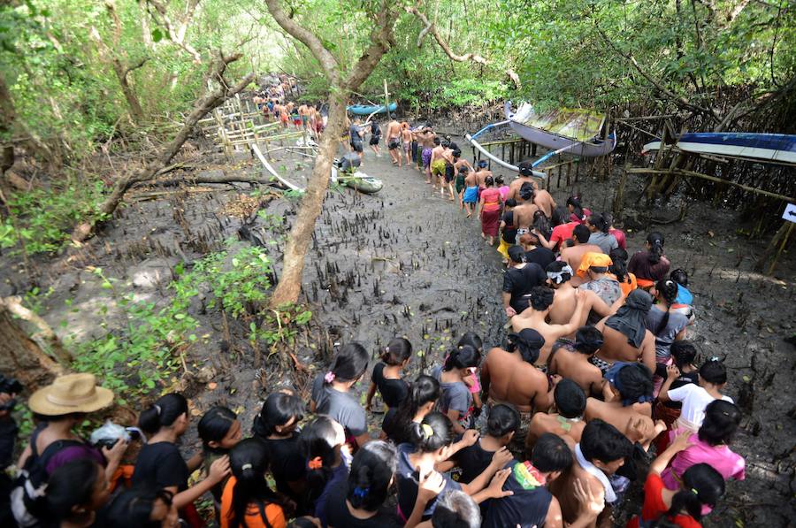 Традиционные грязевые ванны Mebuug-buugan на Бали