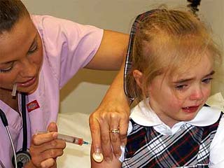 В Минздраве говорят, что законно используют детей для тестирования вакцин