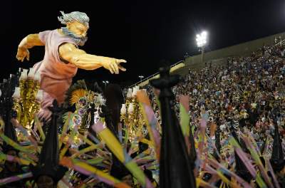 Бразильский карнавал в ярких снимках. Фото