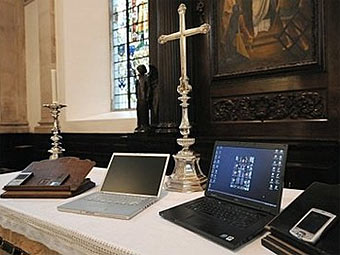 Ноутбуки и мобильники в церкви святого Лоуренса