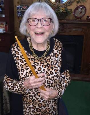 Эту 106-летнюю женщину называют первой в мире барабанщицей. Фото