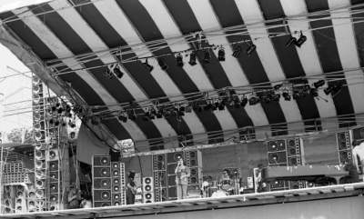 Яркие кадры фестиваля 1973 года, занесенного в Книгу рекордов Гиннесса. Фото