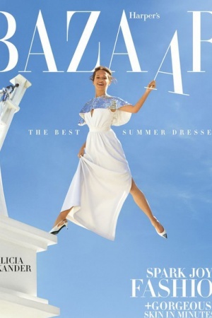 Алисия Викандер украсила обложку апрельского выпуска Harper’s Bazaar