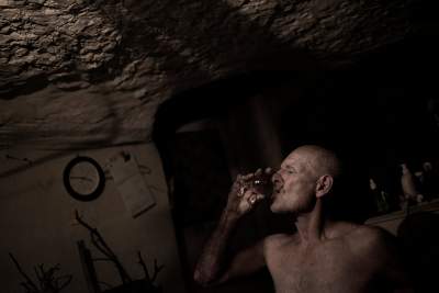 Как живется людям в австралийском подземном городке. Фото