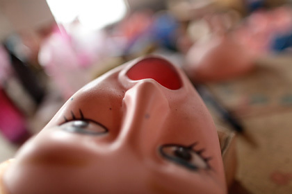 В Петербурге из секс-шопа украли надувную куклу и вазу