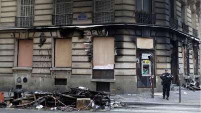 Как выглядит Париж после протестов «желтых жилетов». Фото