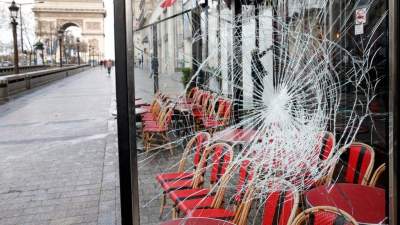 Как выглядит Париж после протестов «желтых жилетов». Фото