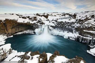 Красивейшие водопады Исландии в необычных кадрах. Фото