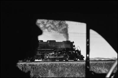 Мир из окна автомобиля в черно-белых снимках. Фото