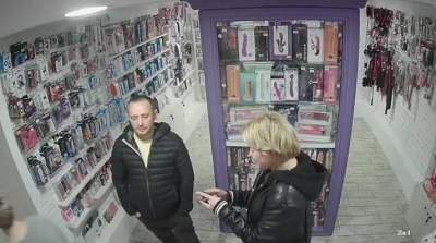 В Ивано-Франковске мужчина украл игрушки из секс-шопа. ФОТО