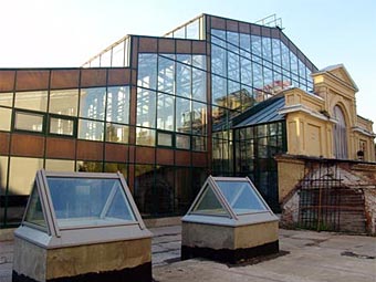 Здание на территории Ботанического сада МГУ