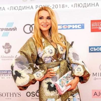 Ольга Сумская вышла в свет в "японском" платье