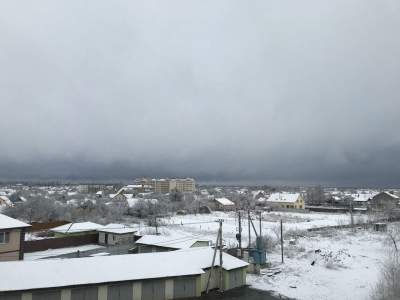 Украинцы поделились кадрами весенних снегопадов. Видео