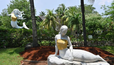 В Индонезии скульптуры русалок-«развратниц» прикрыли тканью 