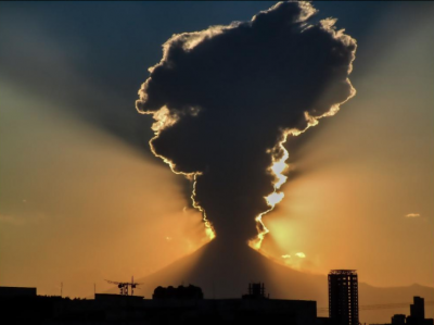 В Мексике извергается самый опасный в мире вулкан. Видео