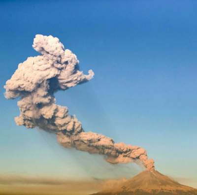 В Мексике извергается самый опасный в мире вулкан. Видео