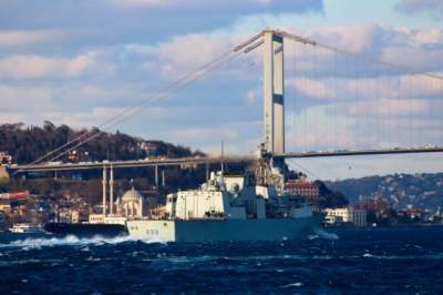 В Черное море зашли военные фрегаты НАТО. Фото