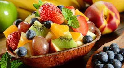 Медики рассказали, почему нужно есть больше свежих фруктов
