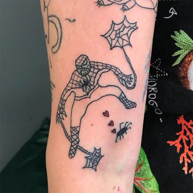 Бразильская художница делает отвратные татуировки, но у нее полно клиентов