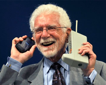 Сегодня 40 лет назад был совершен первый звонок с мобильного