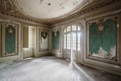 Заброшенные дворцы Европы в уникальном фотопроекте. Фото