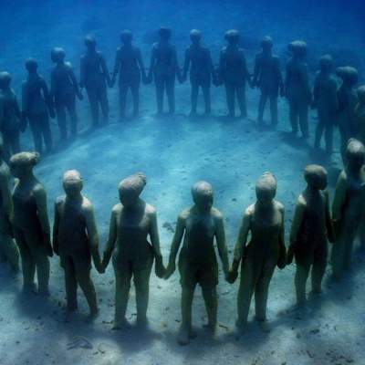 Впечатляющие скульптуры известного подводного парка. Фото