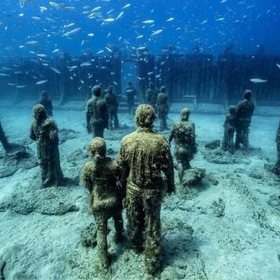 Впечатляющие скульптуры известного подводного парка. Фото