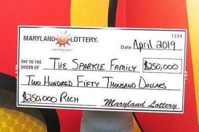 Американец среди мусора нашел лотерейный билет на 250 тысяч