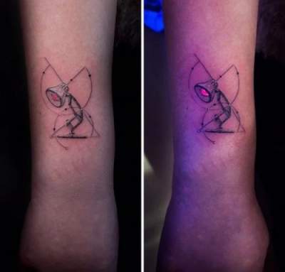 Необычные татуировки, меняющиеся при ультрафиолете. Фото