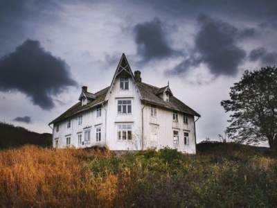 Заброшенные дома Скандинавии в необычном проекте. Фото