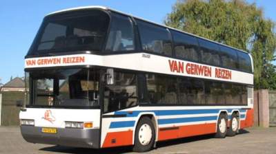 Голландец превратил автобус в двухэтажную виллу. Фото