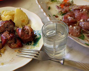 В Украине дорожают мясо, сосиски и водка