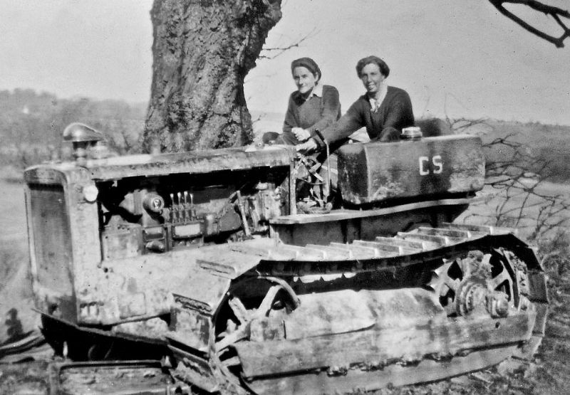 Женщины-дровосеки на лесопильных заводах во время Второй мировой войны