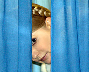 Юлия Тимошенко проголосовала на своем родном избирательном участке в Днепропетровске