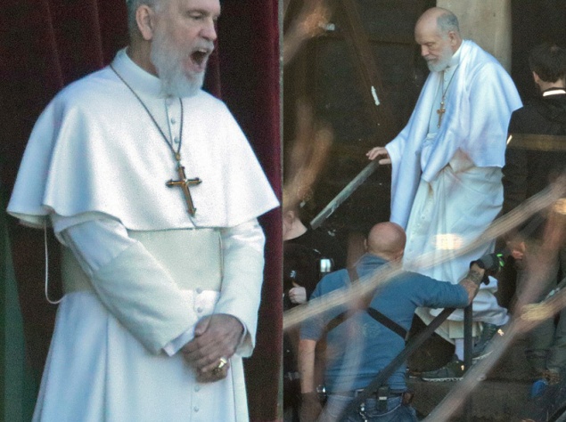Джон Малкович в роли папы римского в сериале \"Новый папа\"
