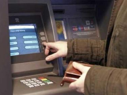 С банковских счетов украинцев за год украли более 100 миллионов гривен 