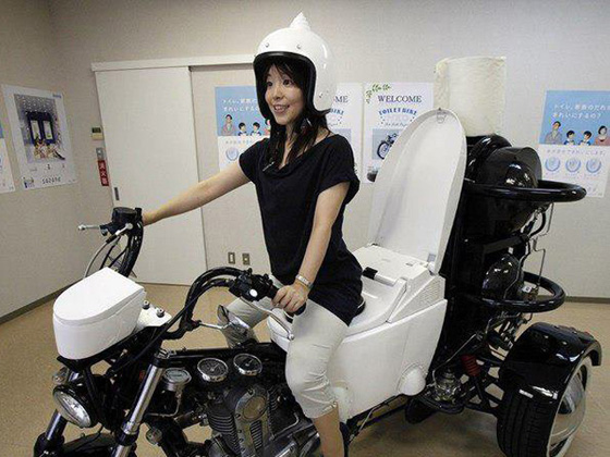Японцы разработали мотоцикл-туалет [Фото]