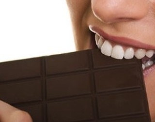 Черный шоколад препятствует старению кожи и организма в целом