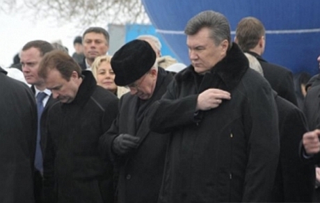 Украинцам не нравится публичная набожность политиков 