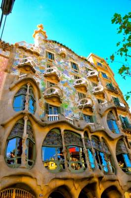 Так выглядит самый яркий дом в Барселоне. Фото