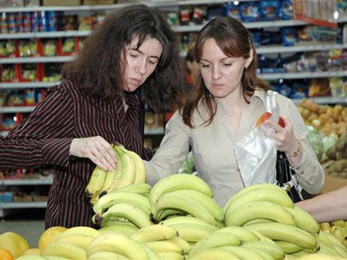Самые странные объявления украинцев: меняю детские вещи на 1 кг бананов, а сапоги - на люстру