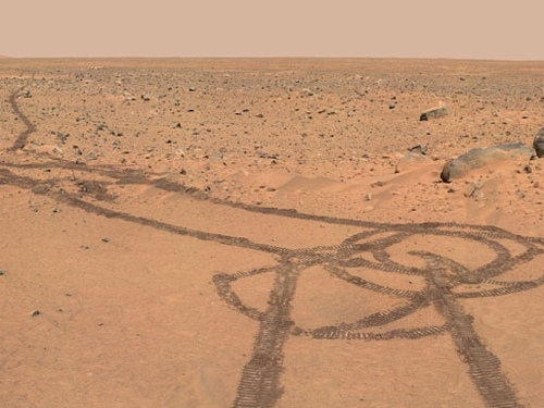 Марсоход Spirit нарисовал на Красной планете гигантский пенис
