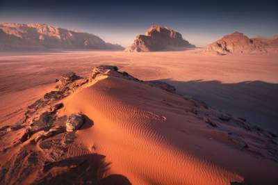 Эта пустыня в Иордании похожа на Марс. Фото
