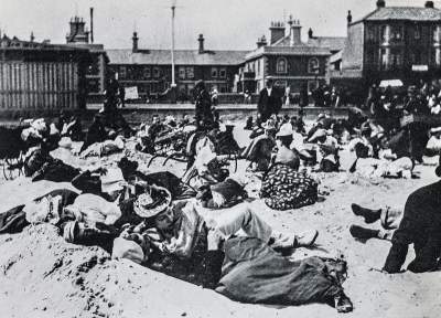 Как отдыхали на популярных британских курортах в 1890-х годах. Фото