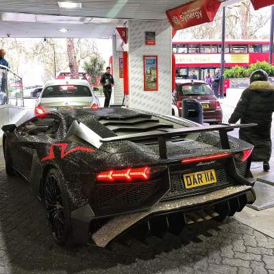 Так выглядит суперкар Lamborghini, украшенный миллионами страз. Фото