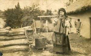 Как выглядели украинки в национальных нарядах 100 лет назад. Фото