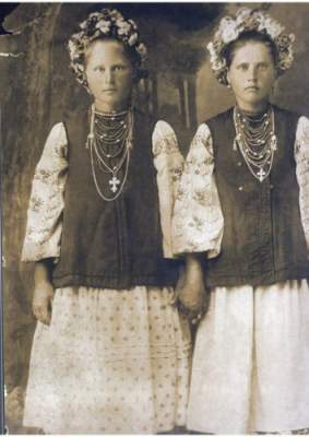Как выглядели украинки в национальных нарядах 100 лет назад. Фото