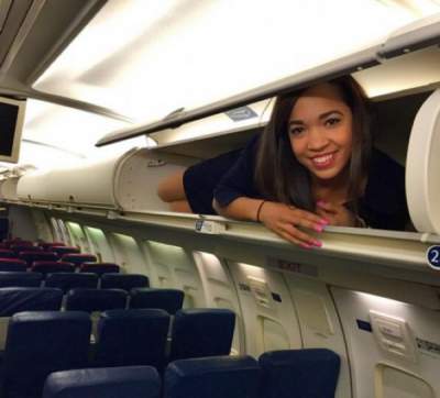 Умора: стюардессы показали, чем занимаются, пока рядом нет пассажиров