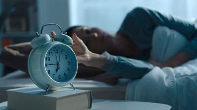 Медики объяснили, почему нельзя засыпать «под телевизор»
