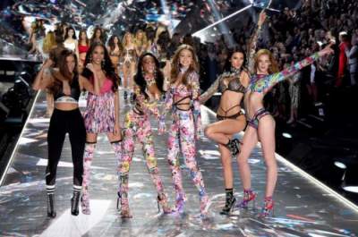 Девушки, покорившие подиум Victoria's Secret. Фото